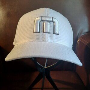 Travis Mathew White on White Fitted Hat Men's Flex Fit Small/Medium EUC